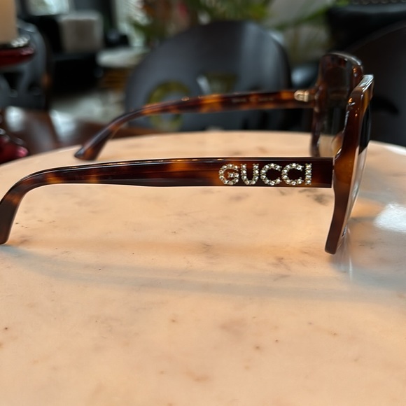Gucci - Picture 2 of 4